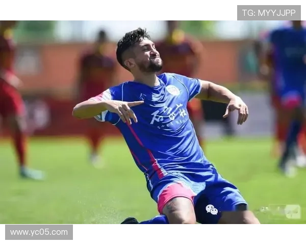 石家庄功夫签约20岁中场郭凌淄